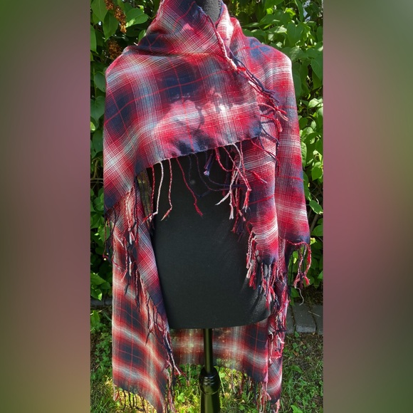 Red & dark blue plaid tartan scarf/shawl with fringe - Picture 2 of 9